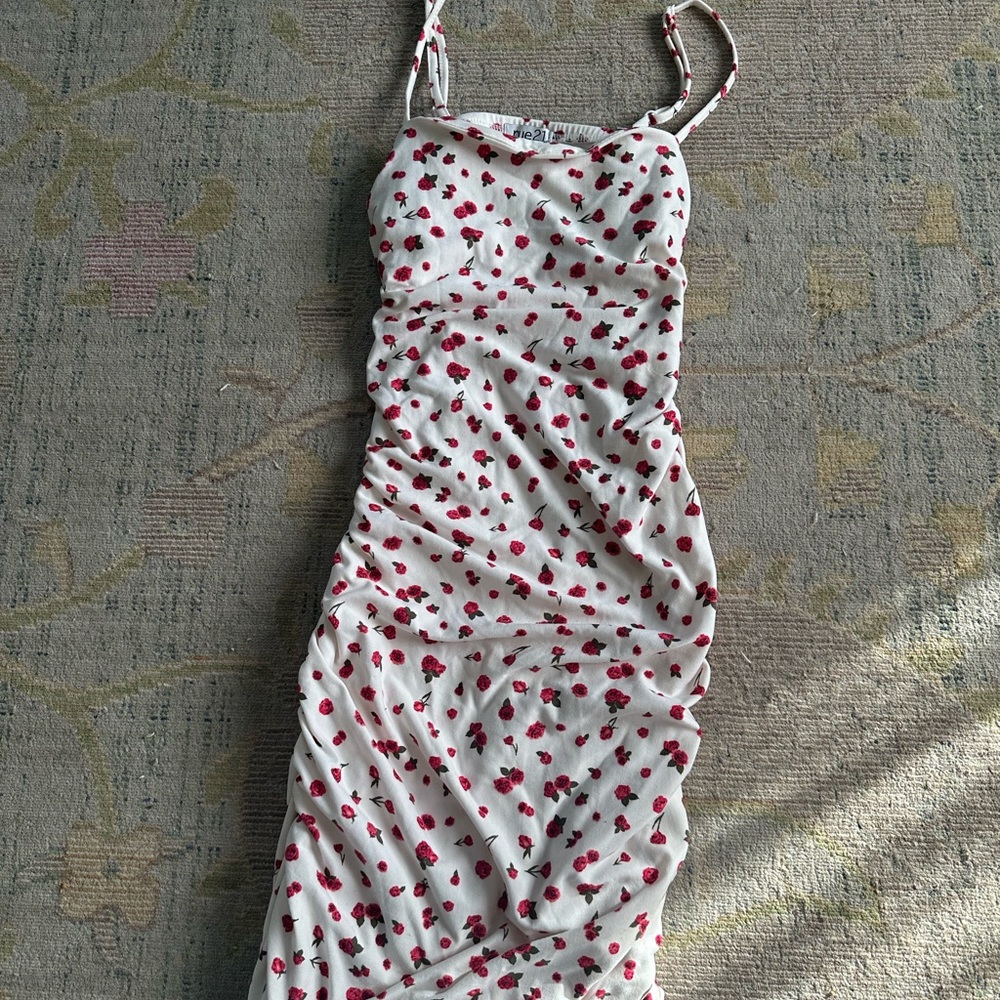 Small rose scrunch dress